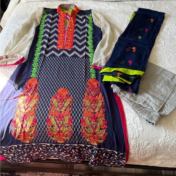 Colorful Embroidered Tunic with Chevron Pattern - Picture 3 of 5